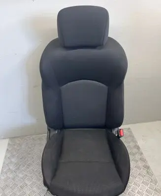 Nissan Juke I F15 Front passenger seat 
