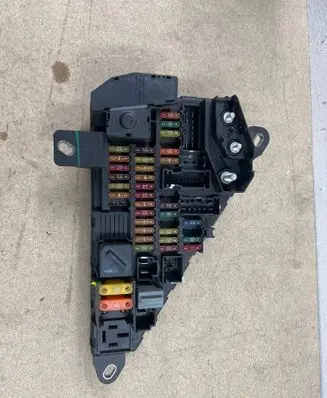 BMW 5 E60 E61 Fuse module 6906601