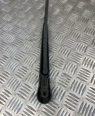 BMW 5 E60 E61 Rear wiper blade 7142604