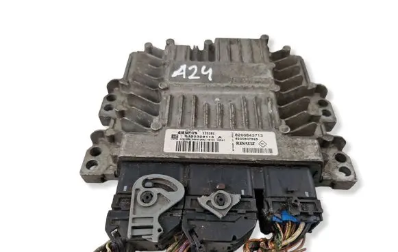 Renault Clio III Engine control unit/module 8200843713 8200807626