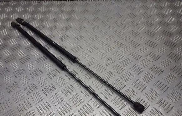 Mitsubishi Lancer VIII Shock absorber/damper mounting bracket 