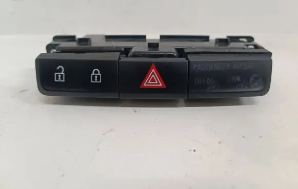 Opel Zafira C Central locking switch button 39021936