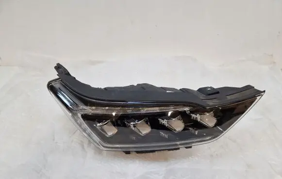 SsangYong Rexton Headlight/headlamp 83106