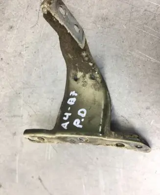 Audi A4 S4 B7 8E 8H Fender mounting bracket 8E0821136A