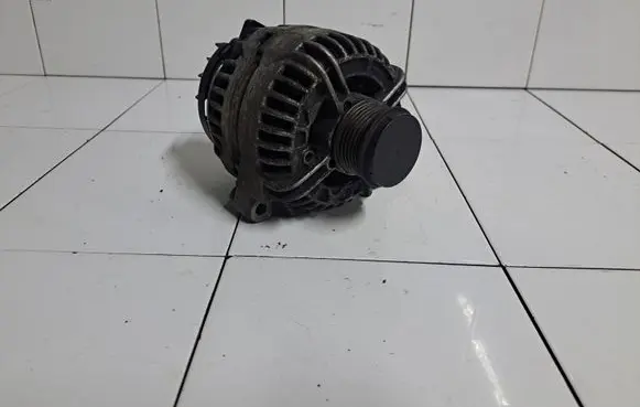 Volvo XC70 Generator/alternator 8676498 0124525029