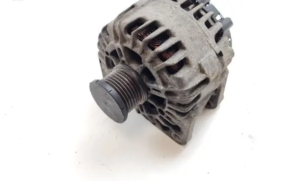 Opel Vivaro Generator/alternator 8200404459 2542966J