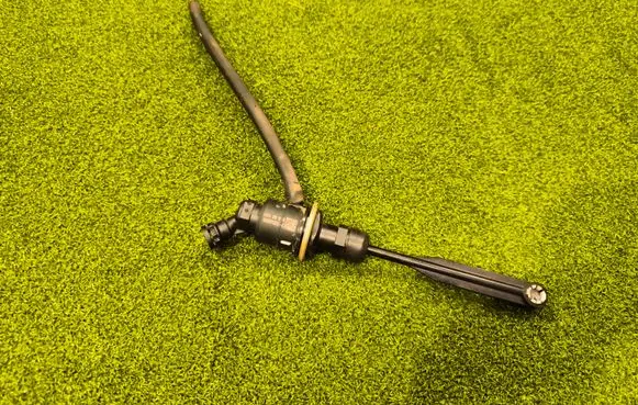 Renault Master III Clutch master cylinder 8200673232