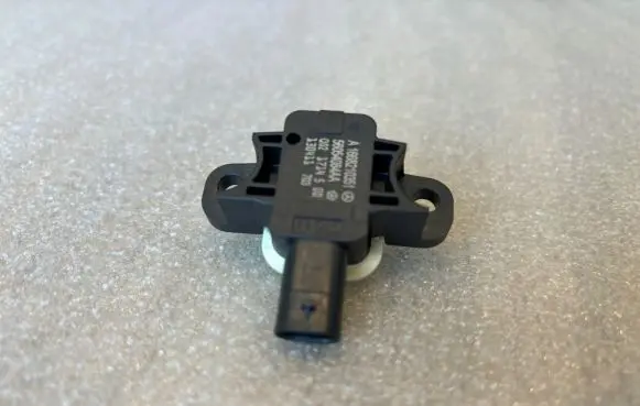 Mercedes-Benz ML W166 Airbag deployment crash/impact sensor A16682110351 16682110351