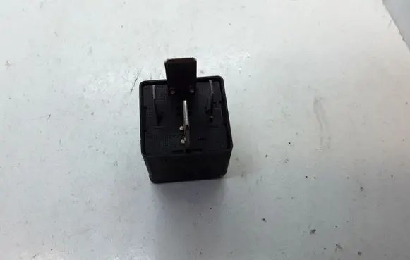 Volkswagen PASSAT B6 Other relay 7M0951253A 95VW10K705CA