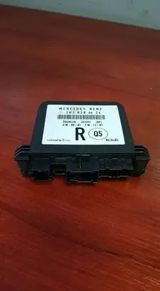 Mercedes-Benz C W203 Door control unit/module 2038206626