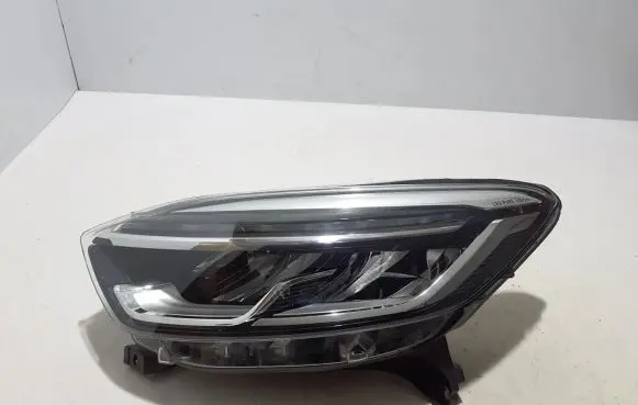 Renault Captur Headlight/headlamp 260606152R