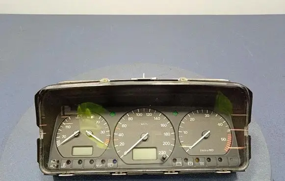 Volkswagen PASSAT B4 Speedometer (instrument cluster) 3A0919860
