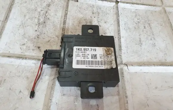 Volkswagen Golf V Alarm control unit/module 1K0907719