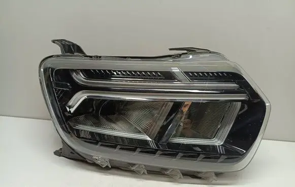 Dacia Duster II Headlight/headlamp 260101613R