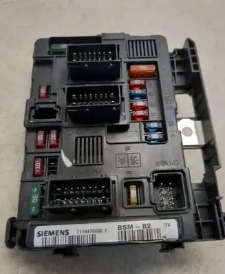 Peugeot 206 Fuse module T118470002E 9643498980