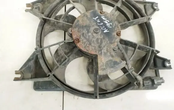 Hyundai Accent Radiator cooling fan shroud