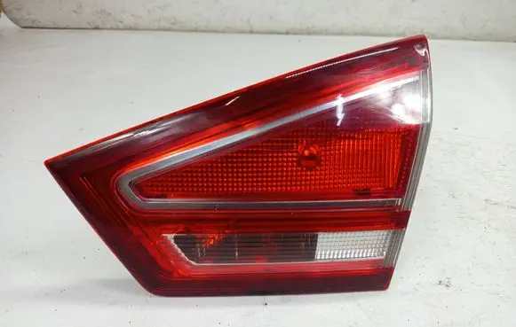 Tailgate rear/tail lights
