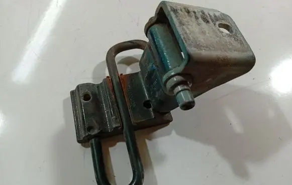 Volkswagen PASSAT B5 Rear door lower hinge 3B4833412b
