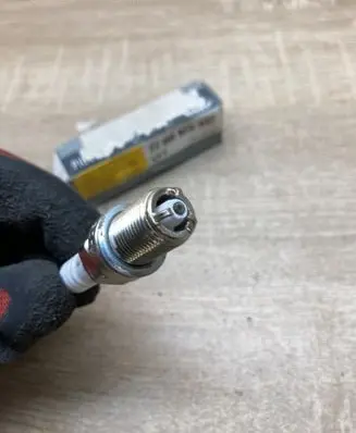 Renault Megane I Spark plug 7700871617 RFC57LS3