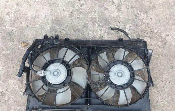 Toyota Avensis T250 Radiator cooling fan shroud 4227502520