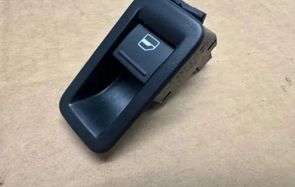 Volkswagen Amarok Electric window control switch 2H0867255D