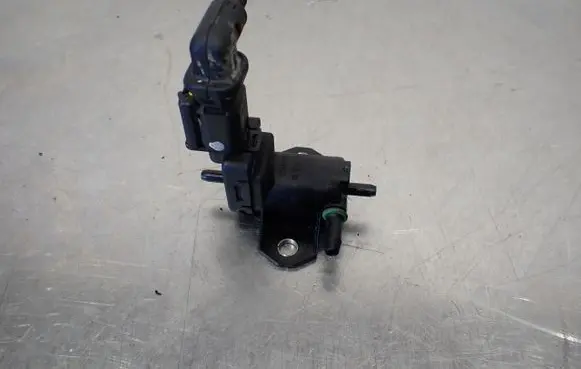 Peugeot 301 Valve vacuum 9688124580