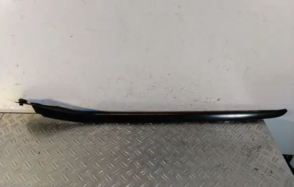 Lexus RX 450H Front door window/glass frame 