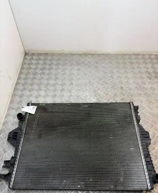 Volkswagen Touareg II Coolant radiator 7P0121253A