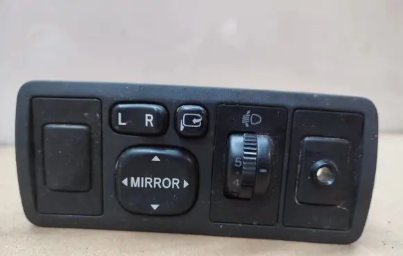 Toyota Avensis T250 Wing mirror switch 8415205051