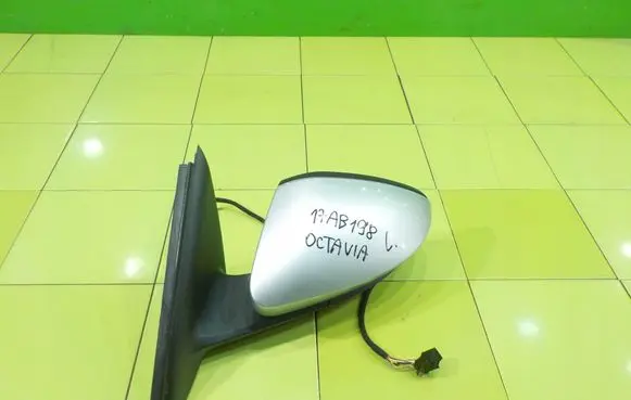 Skoda Octavia Mk3 (5E) Front door electric wing mirror LEWE 17AB198