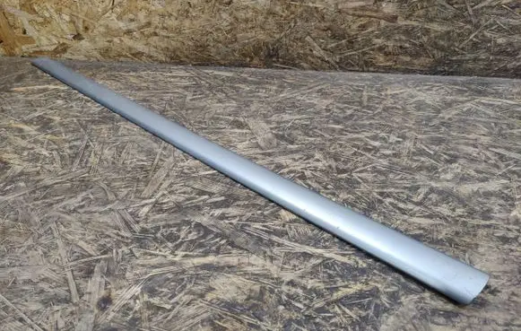 Toyota Avensis T250 Front door trim (molding) 7573105100