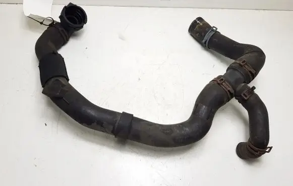 Volkswagen PASSAT B7 Engine coolant pipe/hose