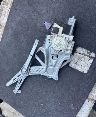Opel Vectra C Front door window regulator with motor 9178988 106046103 0130822012