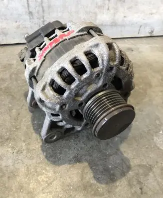 Dacia Sandero Generator/alternator 231002949R