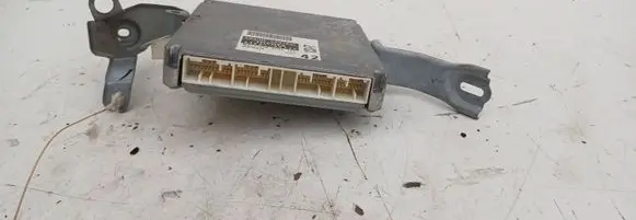 Toyota Avensis T220 Engine control unit/module 8966105420 MB1758005034 1758005034
