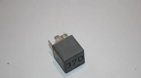 Audi A4 S4 B5 8D Other relay 8D0951253