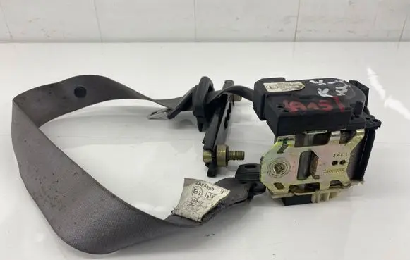 BMW X5 E53 Front seatbelt 825897310