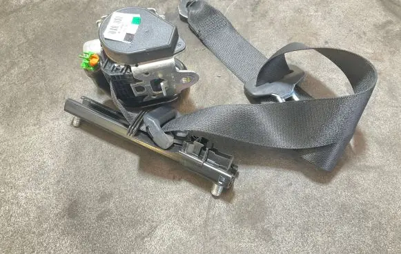 Mercedes-Benz Sprinter W906 Front seatbelt 601384300