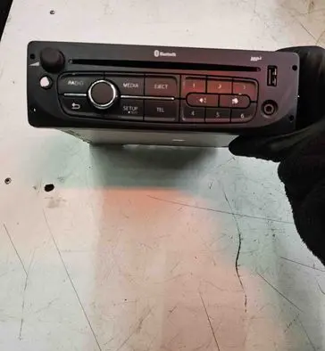 Radio/CD/DVD/GPS head unit