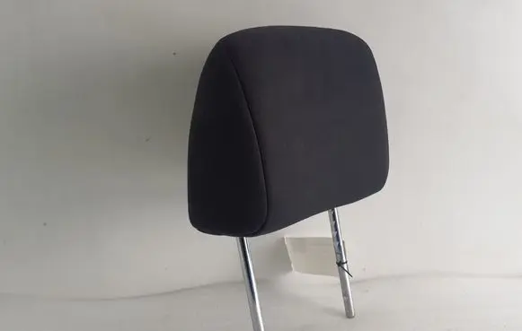 Nissan Juke I F15 Front seat headrest 