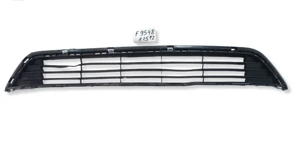 Toyota Avensis T270 Front bumper lower grill 5311205100