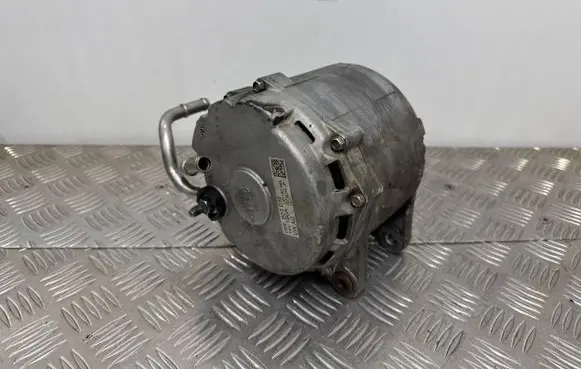 Audi Q7 4L Generator/alternator 06E903015