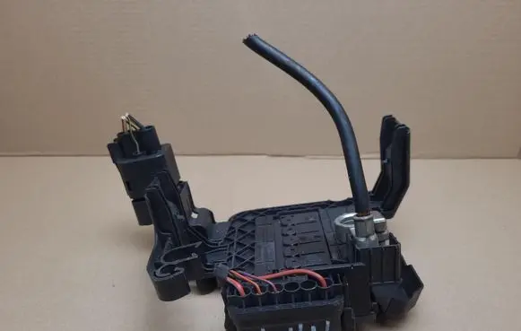 Volkswagen Polo V 6R Positive cable (battery) 1J0010232