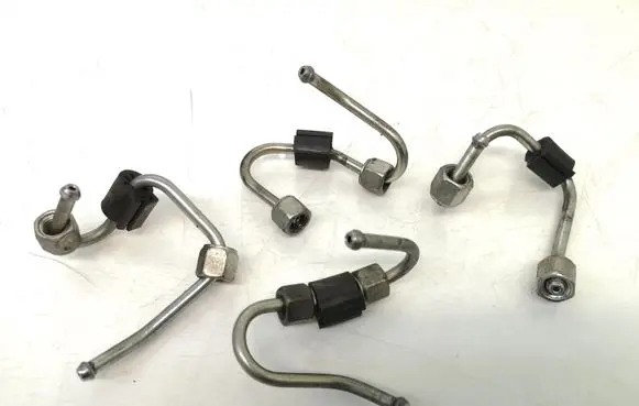 Fuel injector supply line/pipe