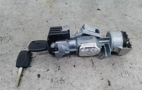 Ford Focus C-MAX Ignition lock 3M513F880AA