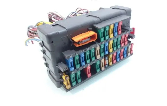 Peugeot 405 Fuse module 9450537080