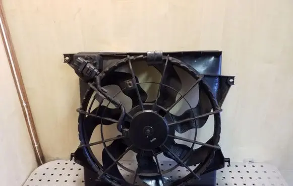 KIA Sportage Radiator cooling fan shroud