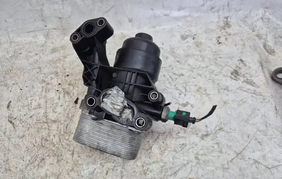 Volkswagen PASSAT B8 Oil filter mounting bracket 03N117021