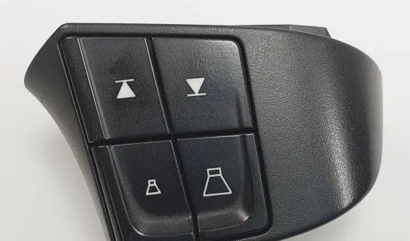 Volvo XC70 Steering wheel buttons/switches 30739641
