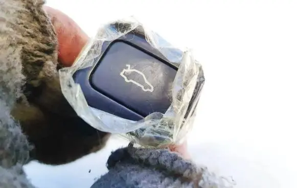 Saab 9-3 Ver2 Tailgate opening switch 